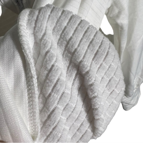 Lija Women's Waffle Knit Pullover Tennis Sweater in White, Large - Picture 8 of 14